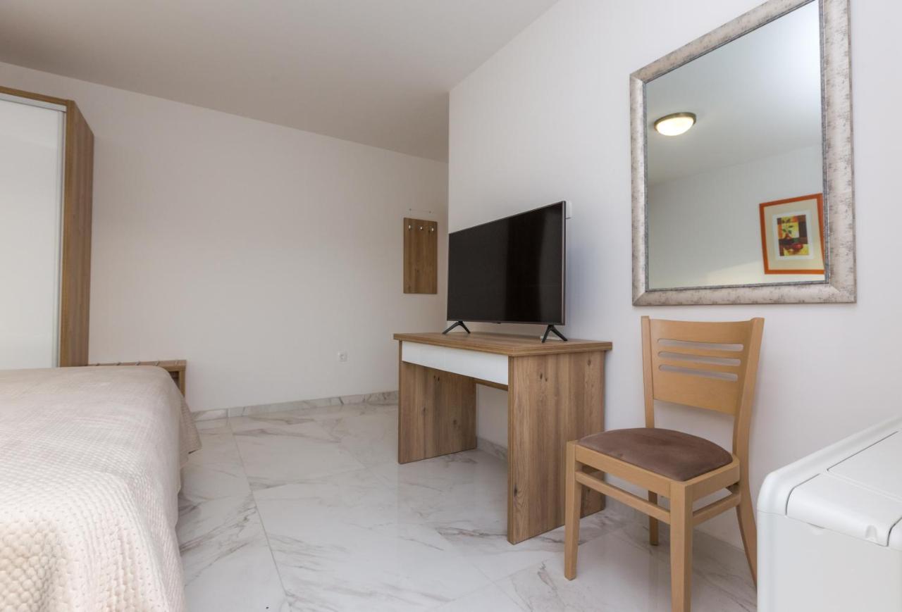 Apartmani Villa Paulo Starigrad Paklenica Exterior foto